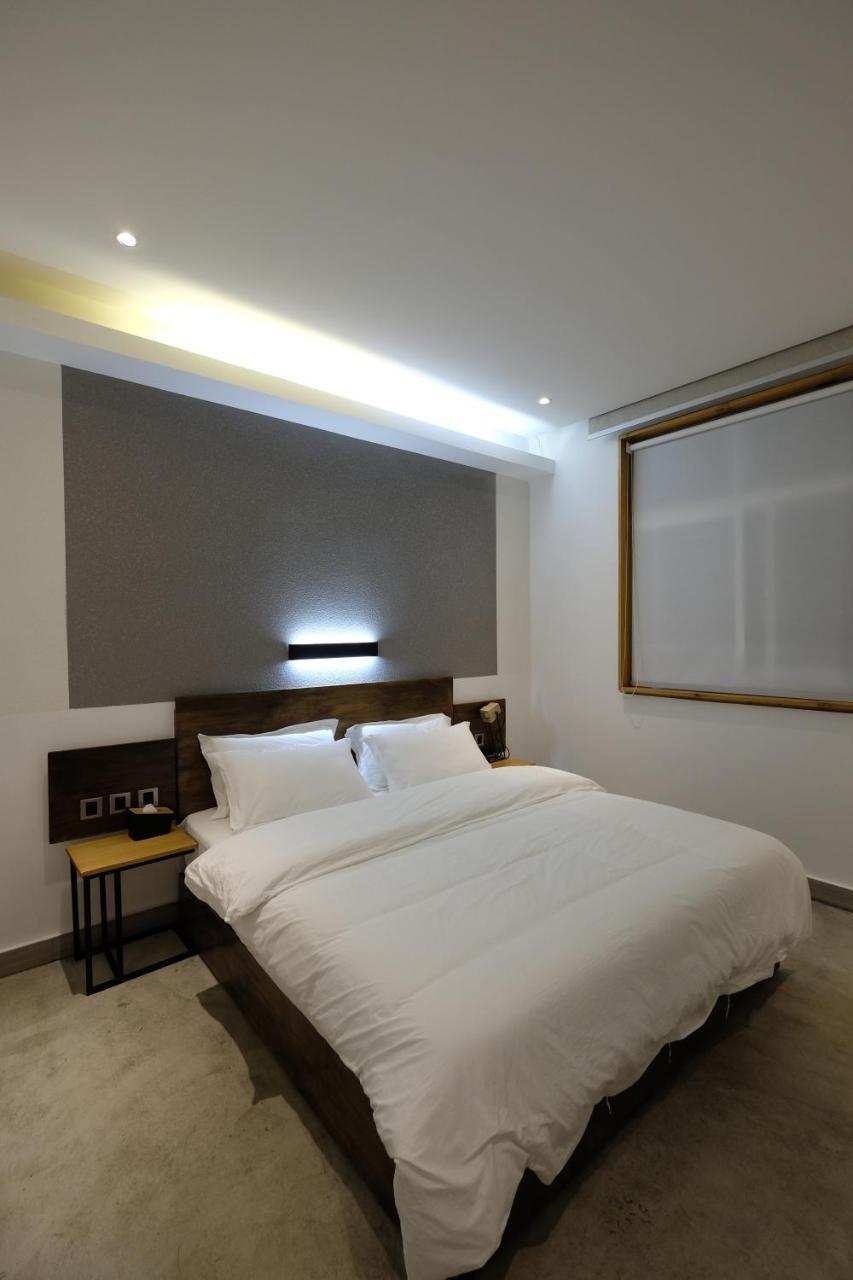 Dali Loft Travelling With Hostel Εξωτερικό φωτογραφία